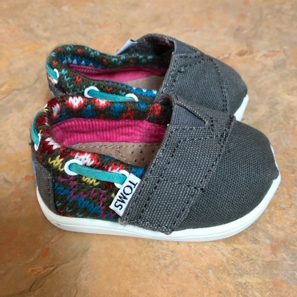 TOMS Tiny Alpargata size 3 baby girls